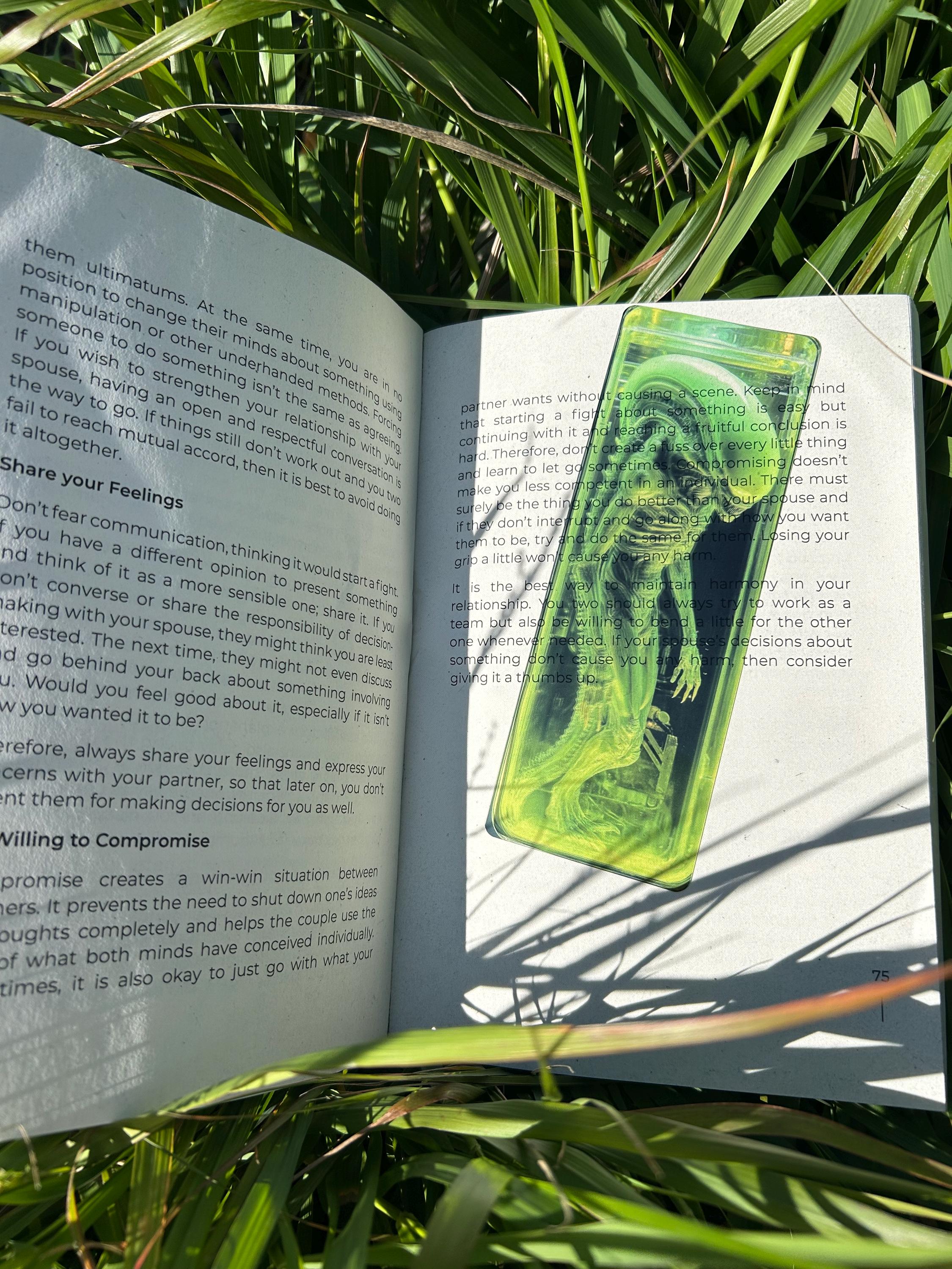 Alien Bookmark – Handmade UFO Bookmark, Sci-Fi Page Marker, Extraterrestrial Gift, Cosmic Book Lover Accessory, Alien Fan Gift for Reading
